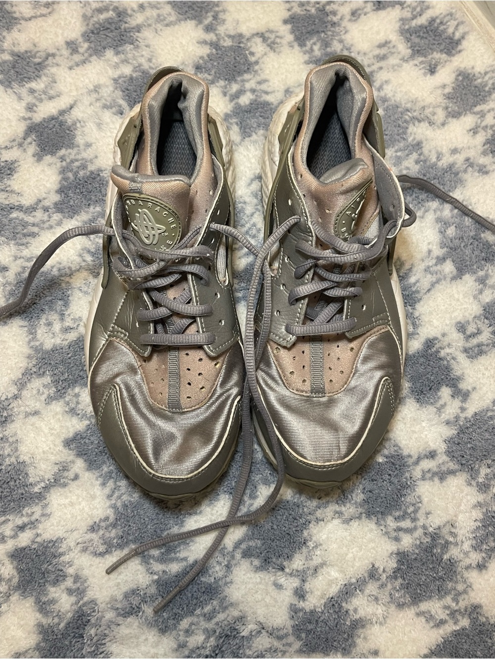 Women’s Nike Air Huarache Size 8 Silver Grey Sneakers